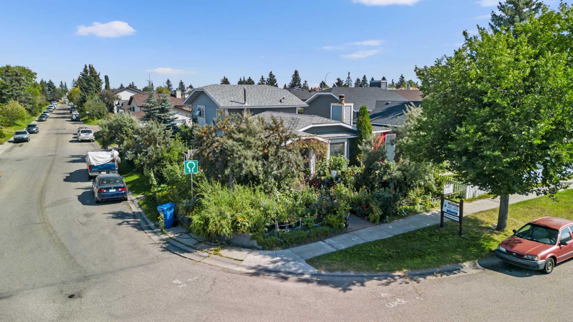16 Tararidge Dr NE, Calgary, AB T3J 2P8