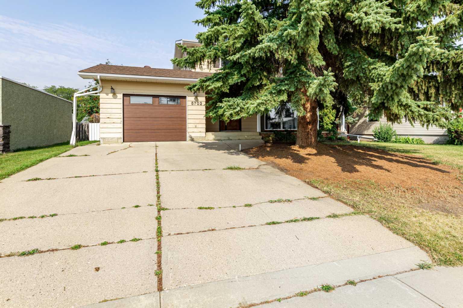 48 Avenue Unit 5702, Lacombe, AB T4L 1M7