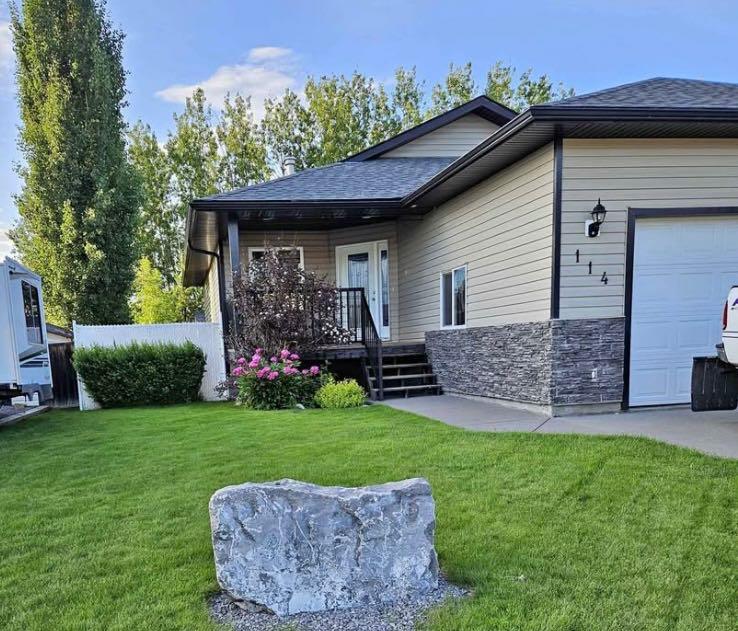 114 Poplar Dr, Whitecourt, AB T7S 1X1