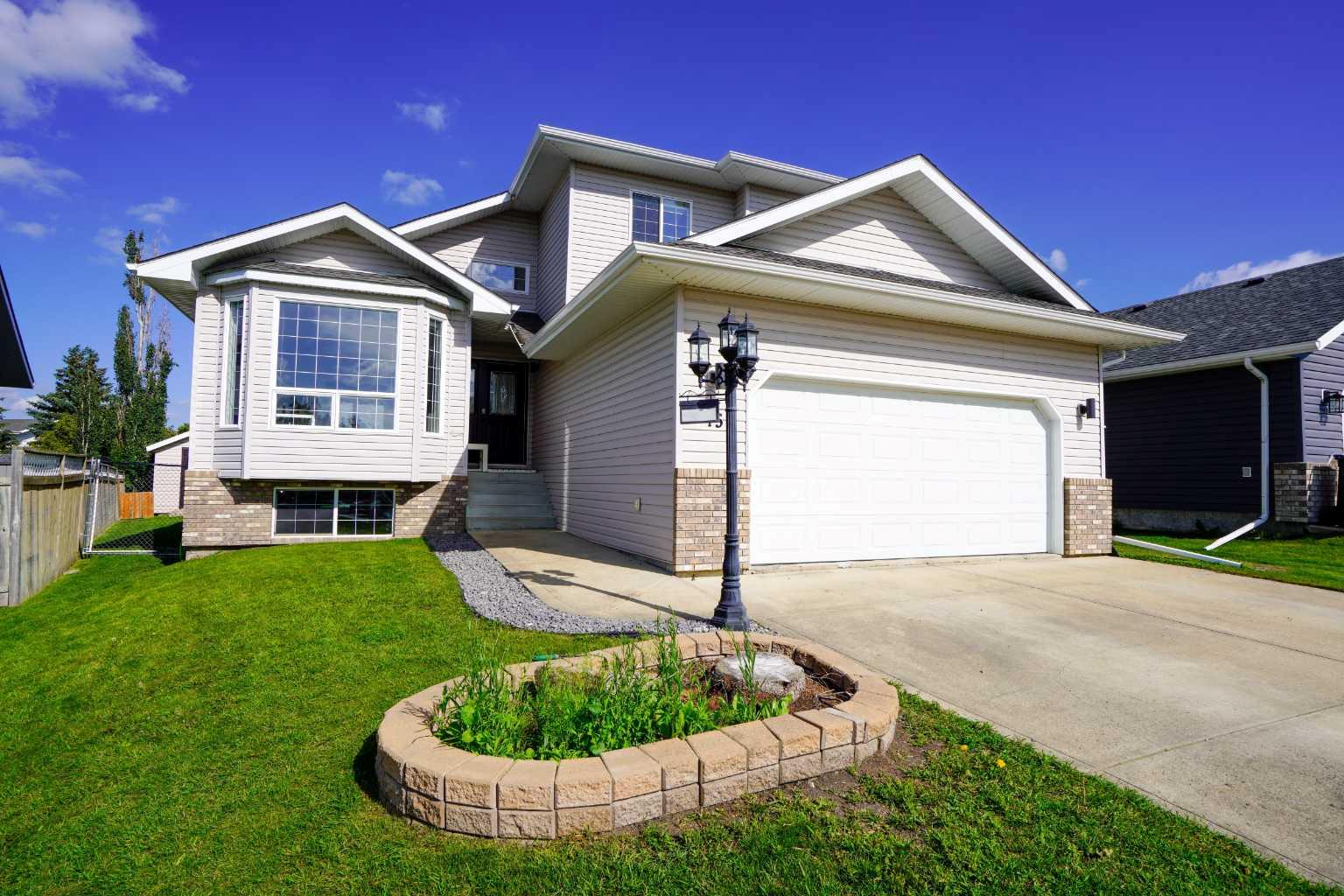 15 Pritchard Close, Sylvan Lake, AB T4S 1W3