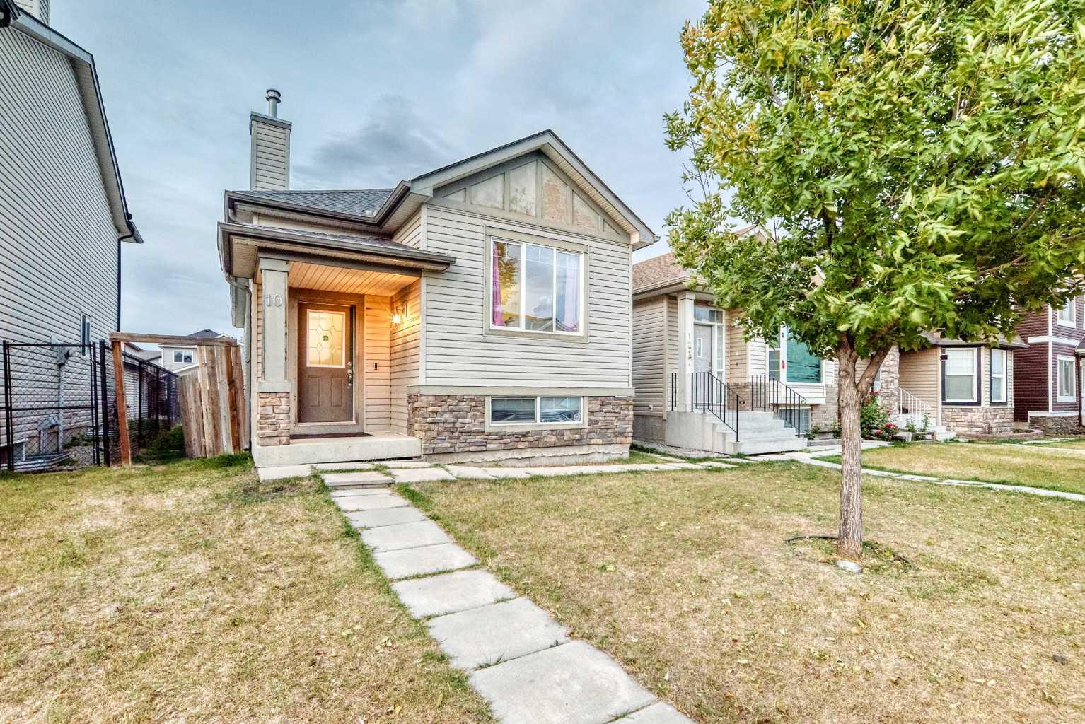 10 Saddlebrook Gdns NE, Calgary, AB T3J 5M6