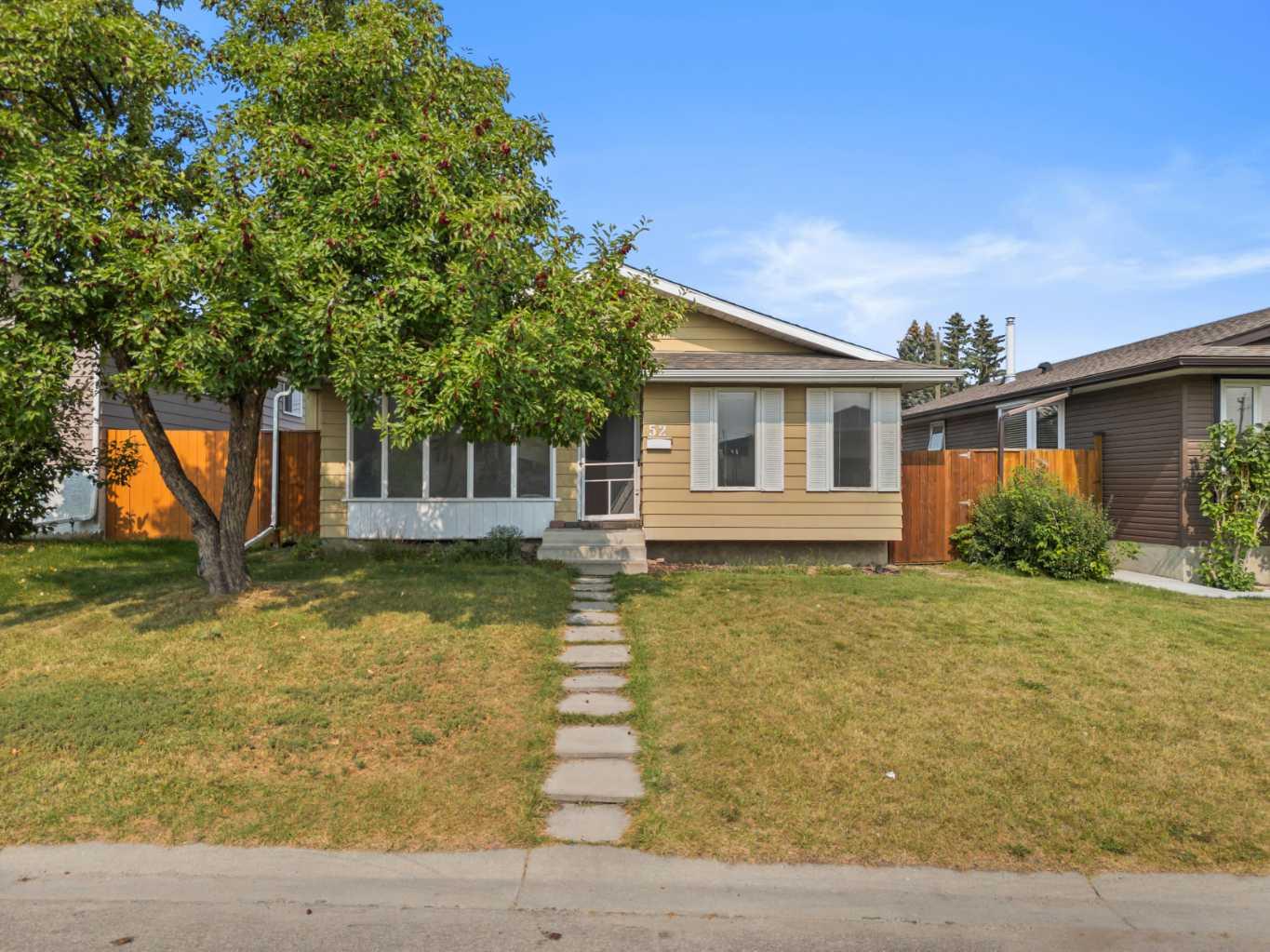 52 Dover Ridge Ct SE, Calgary, AB T2B 2M8