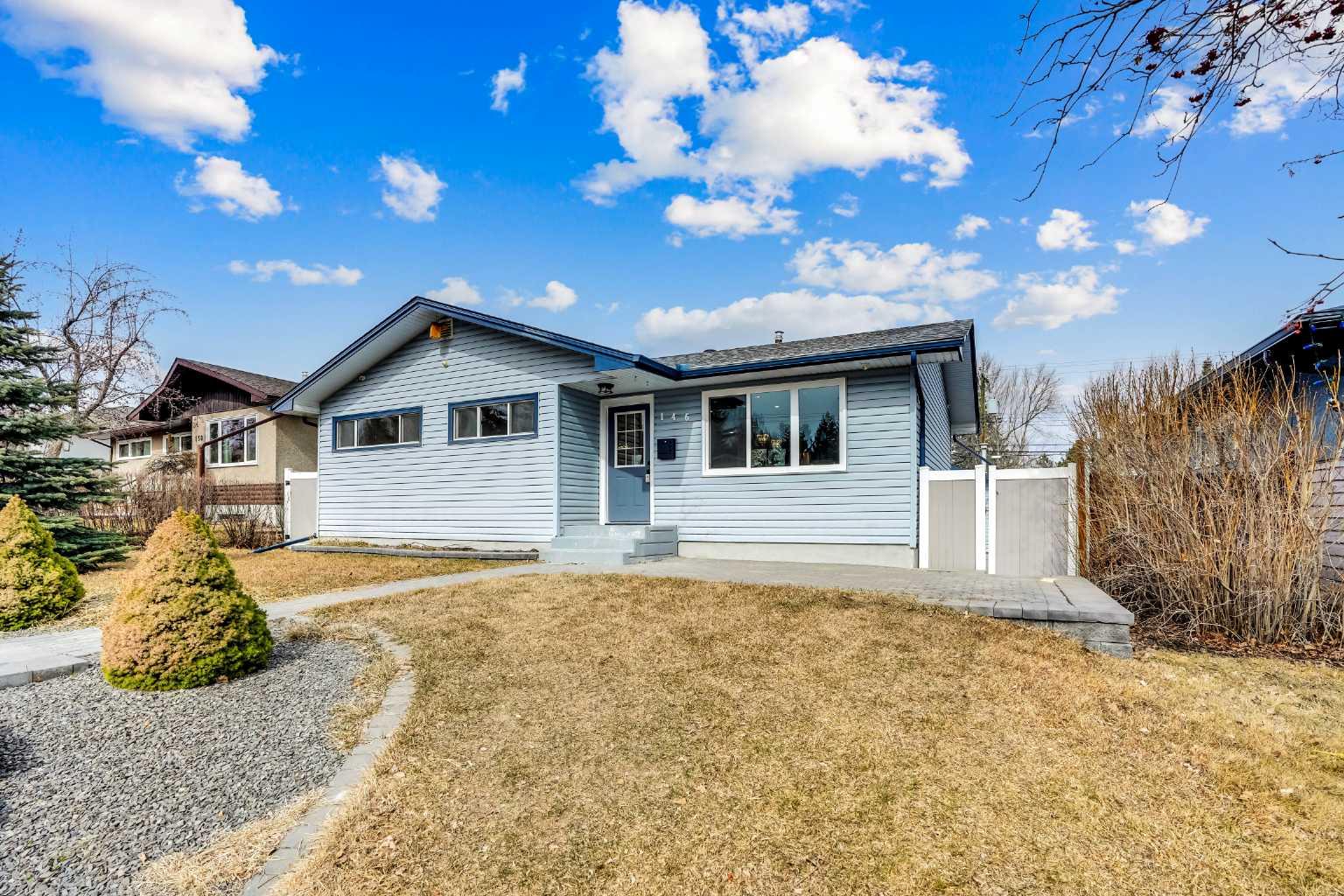 146 Springwood Dr SW, Calgary, AB T2W 0K5