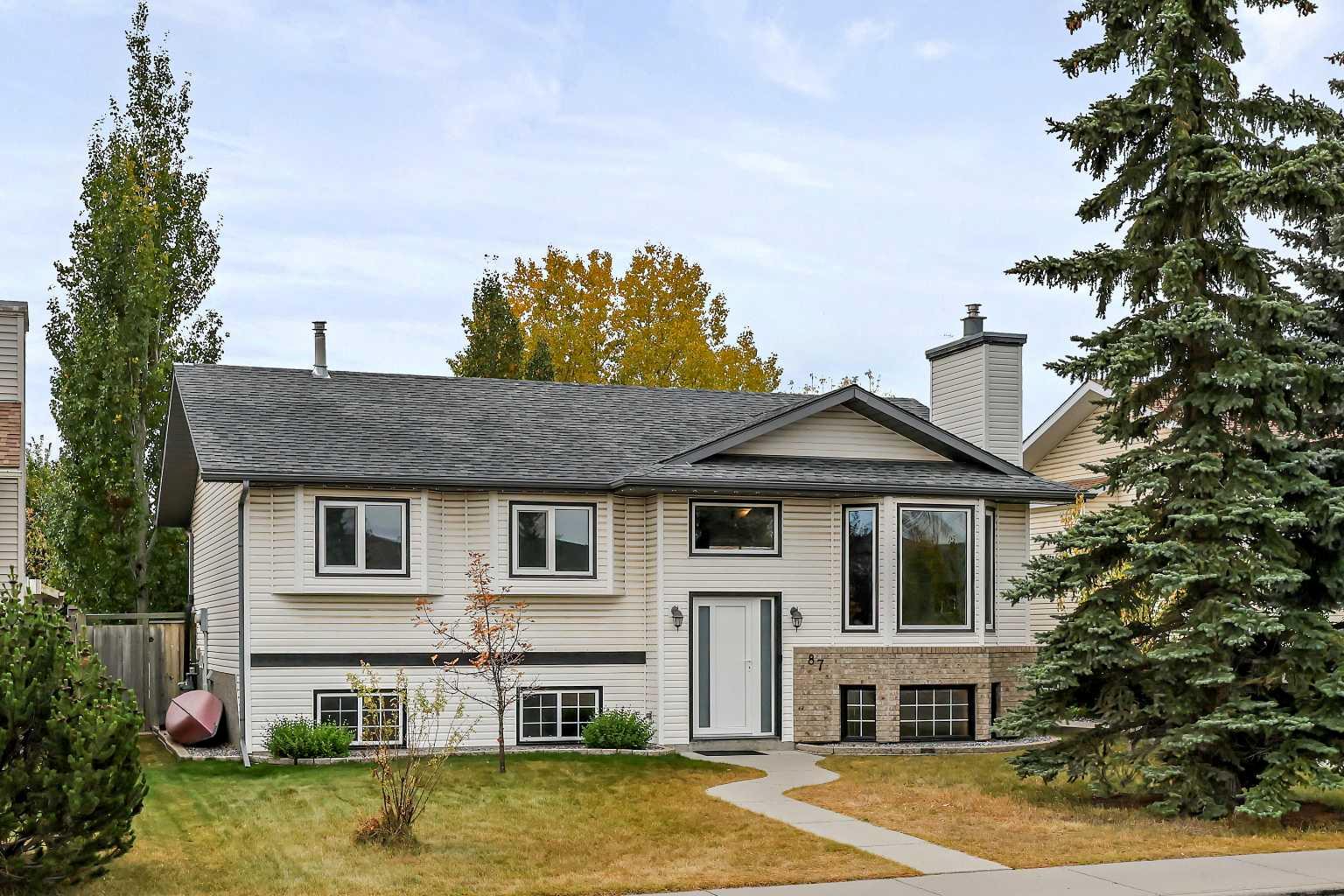 87 Quigley Dr, Cochrane, AB T4C 1L5