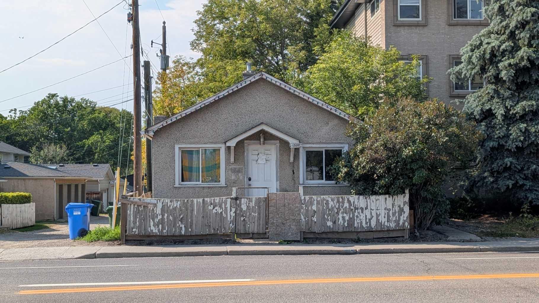 1509 Edmonton Trl NE, Calgary, AB T2E 3L1