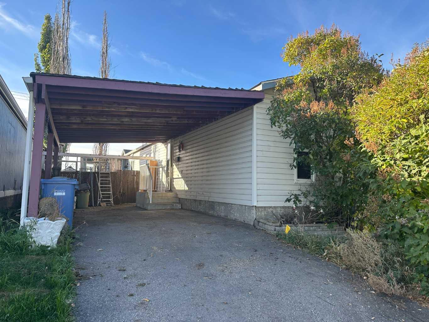150 Erin Woods Cir SE, Calgary, AB T2B 3E1