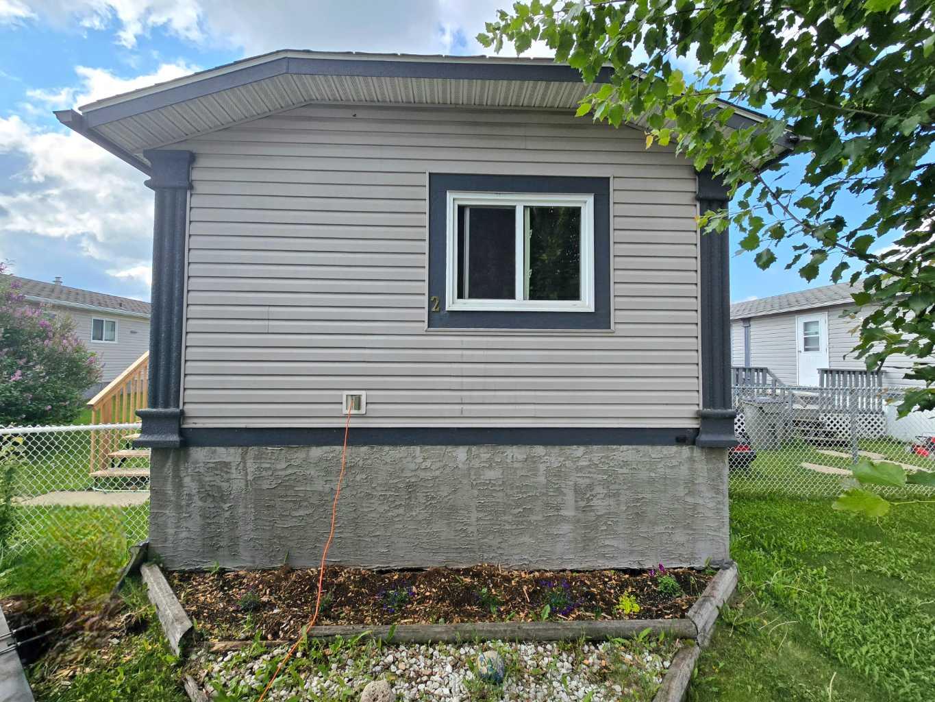 27 Henke Pl, Whitecourt, AB T7S 1V9