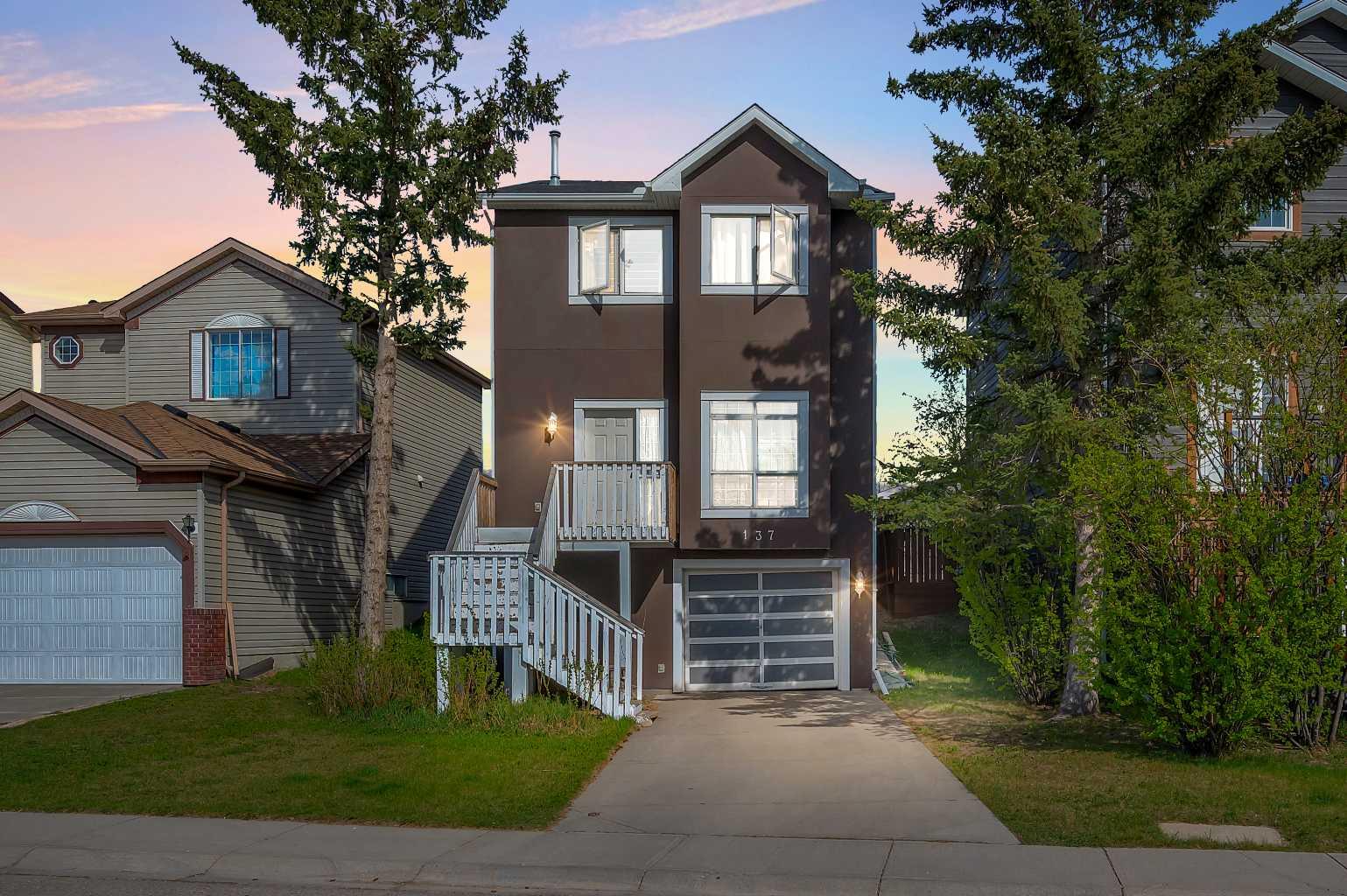 137 Martinpark Way NE, Calgary, AB T3J 3M8