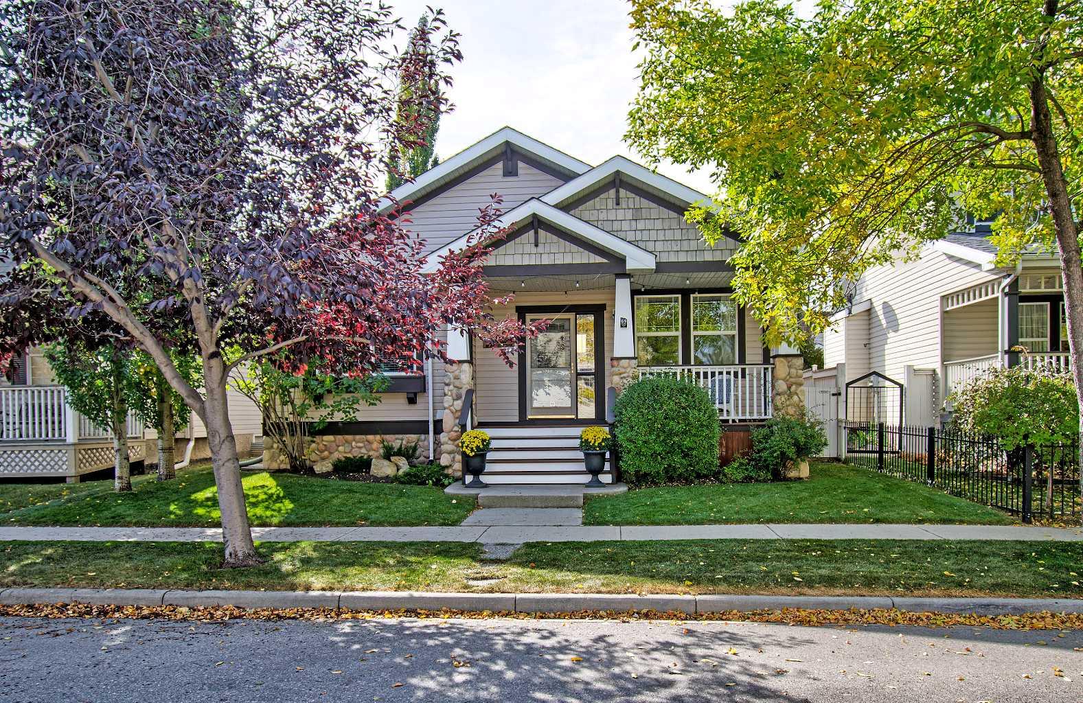 69 Inverness Grn SE, Calgary, AB T2Z 2X9