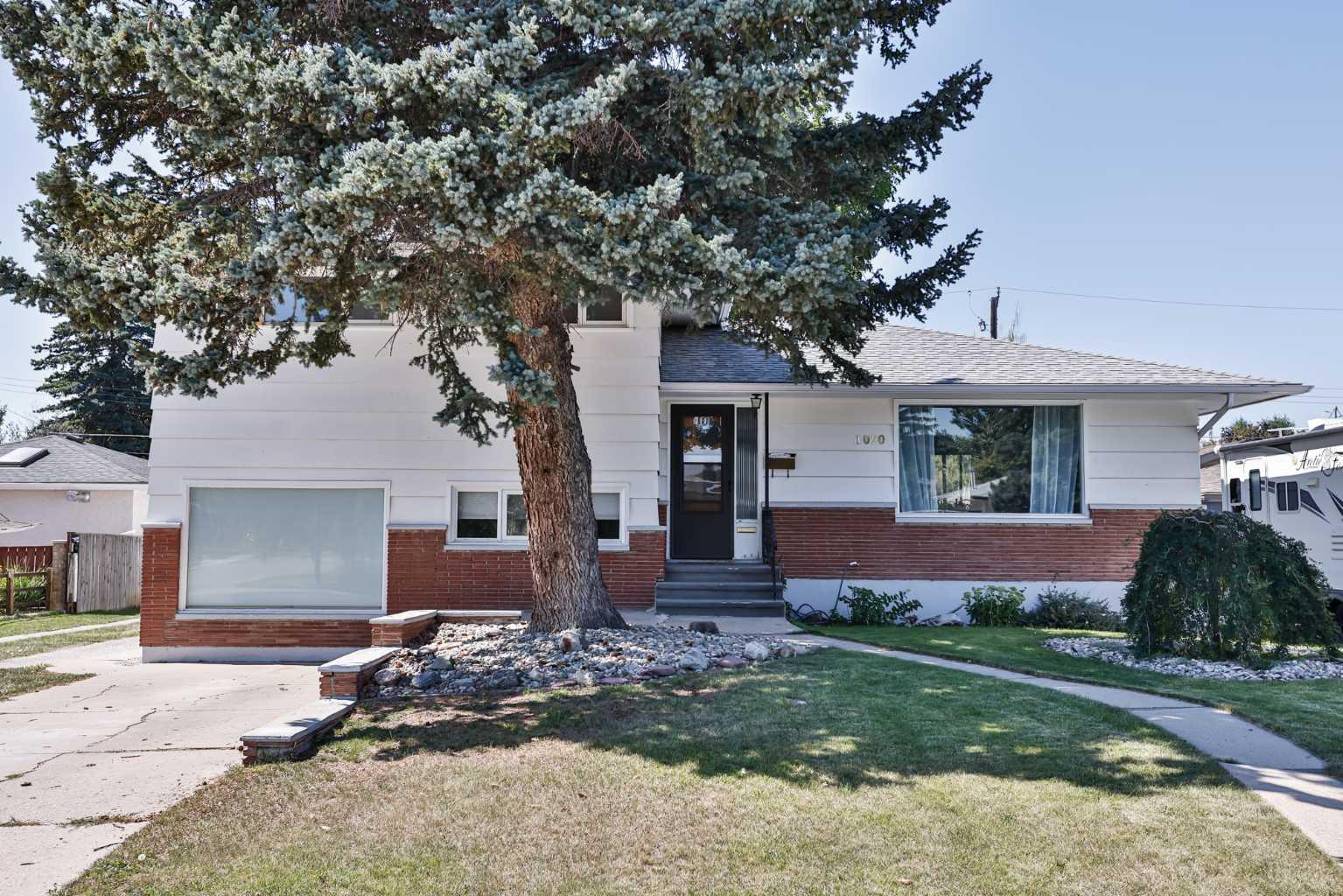 1020 Fern Cres S, Lethbridge, AB T1K 2W3