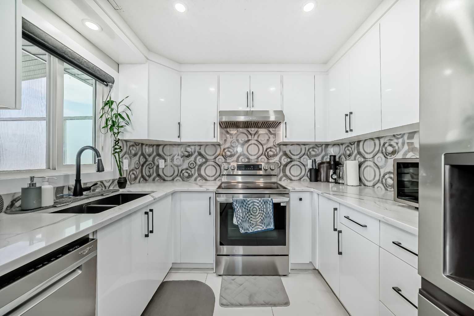 49 Taravista Way NE, Calgary, AB T3J 4K1