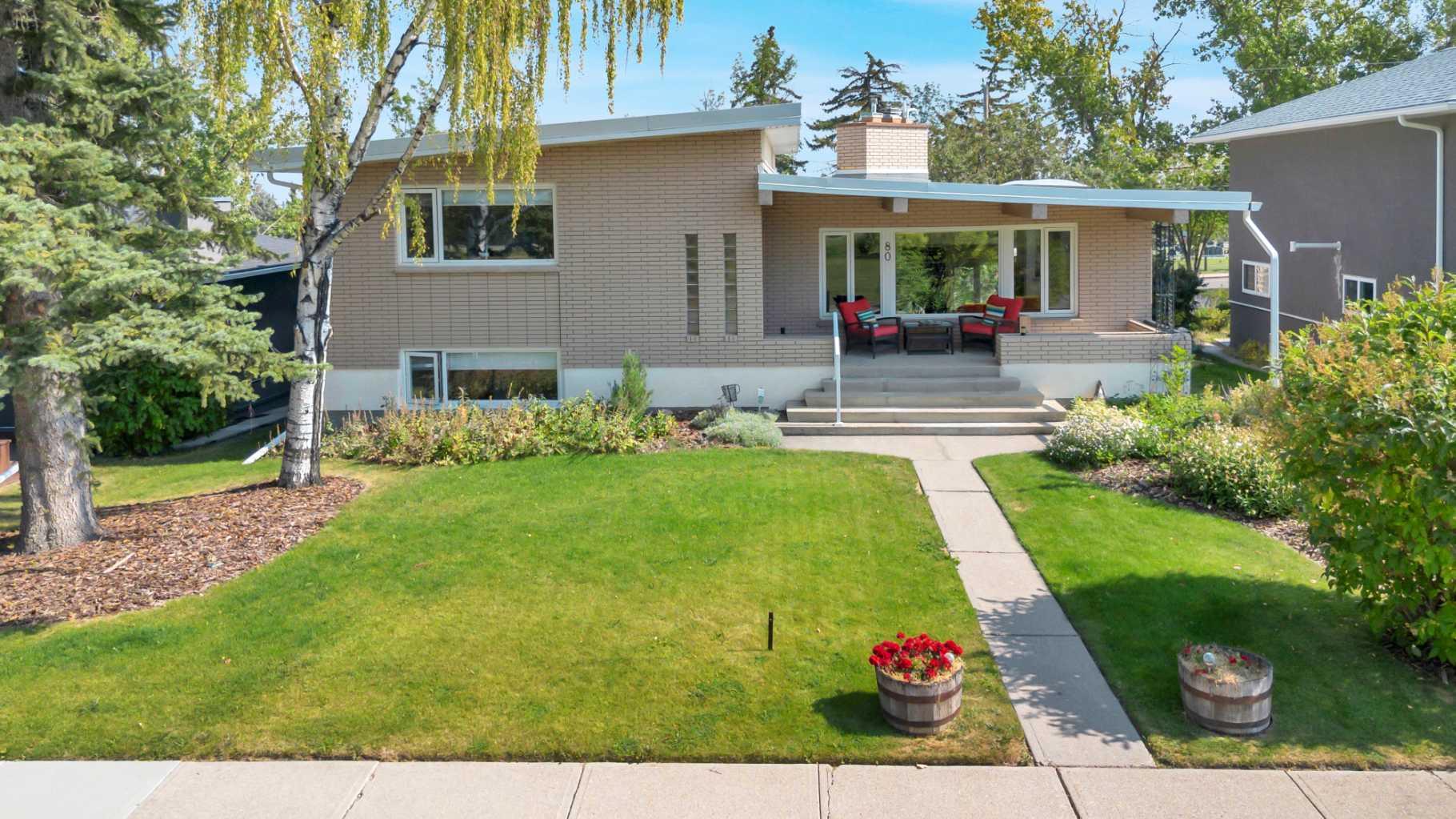 80 Cardiff Dr NW, Calgary, AB T2K 1R7