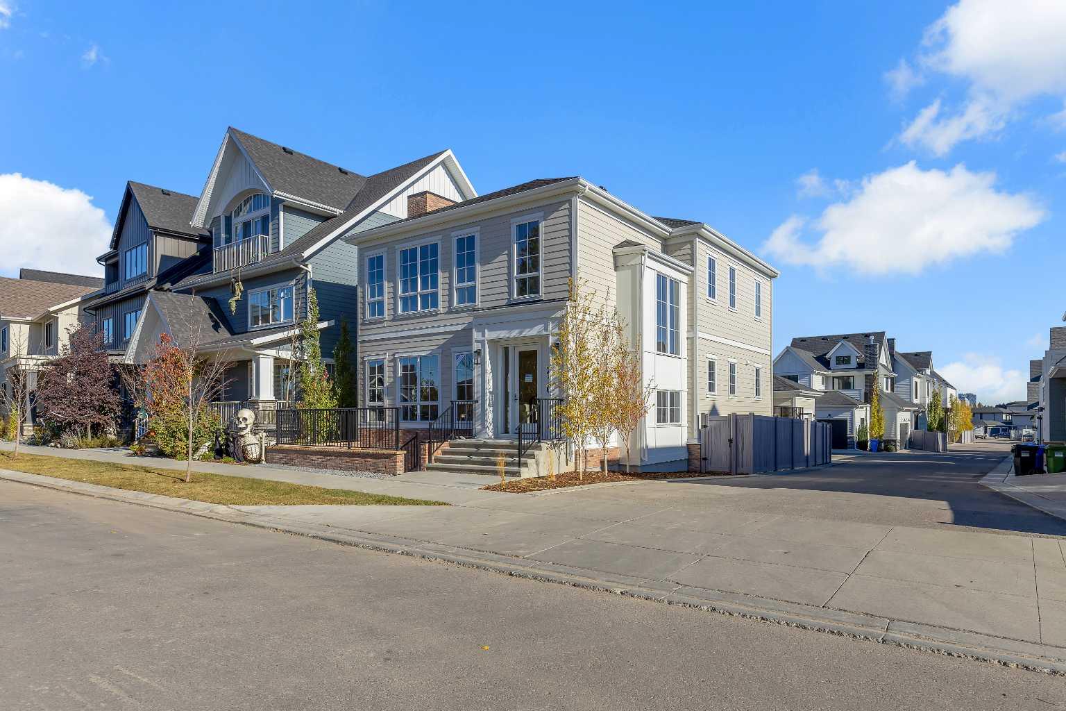 210 Alexandria Grn SW, Calgary, AB T3E 8G8