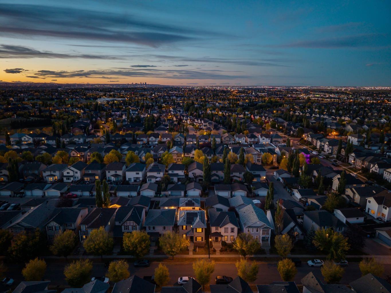 238 Elgin Mnr SE, Calgary, AB T2Z 4Z7