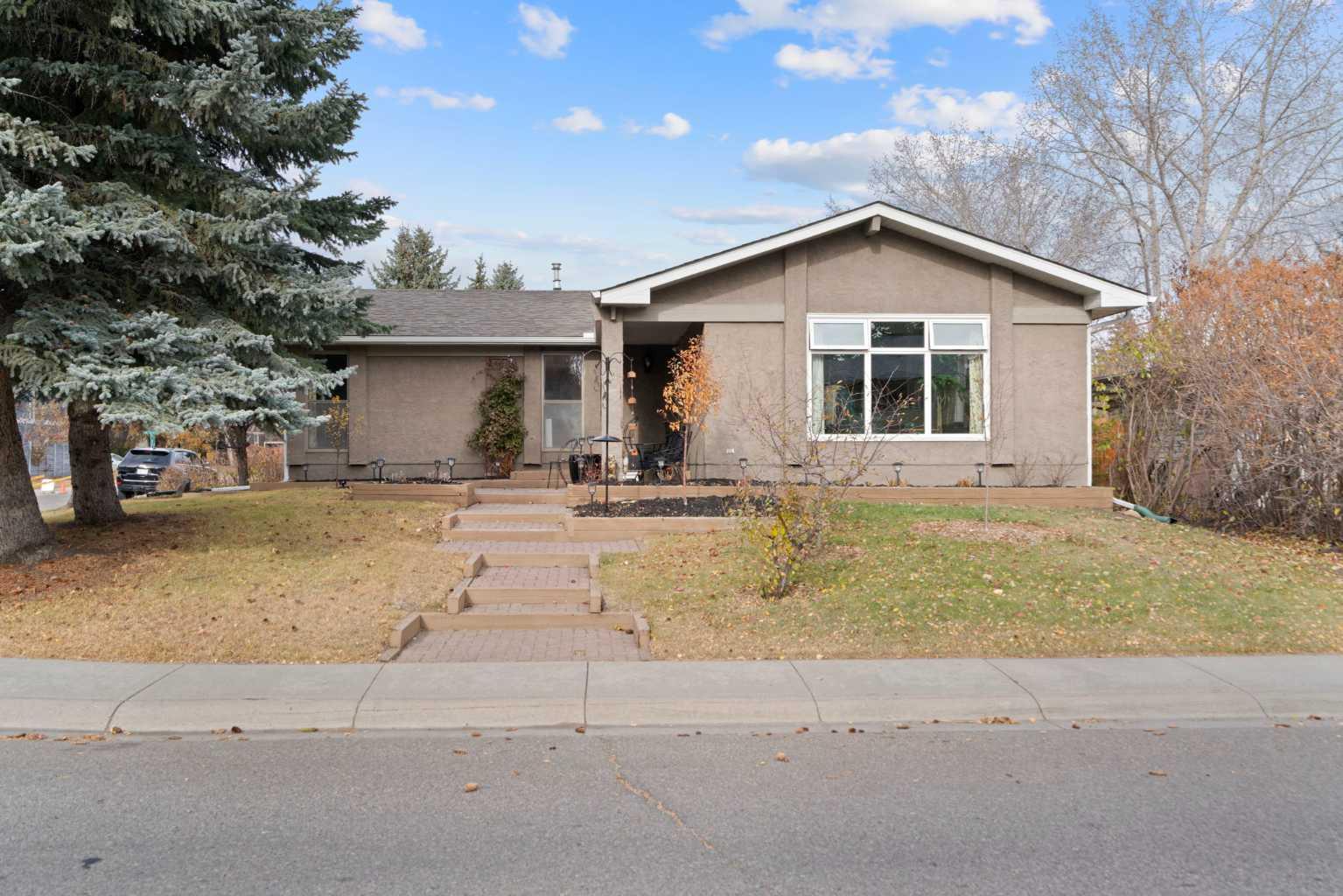 9632 Oakcliffe Dr SW, Calgary, AB T2V 0J7