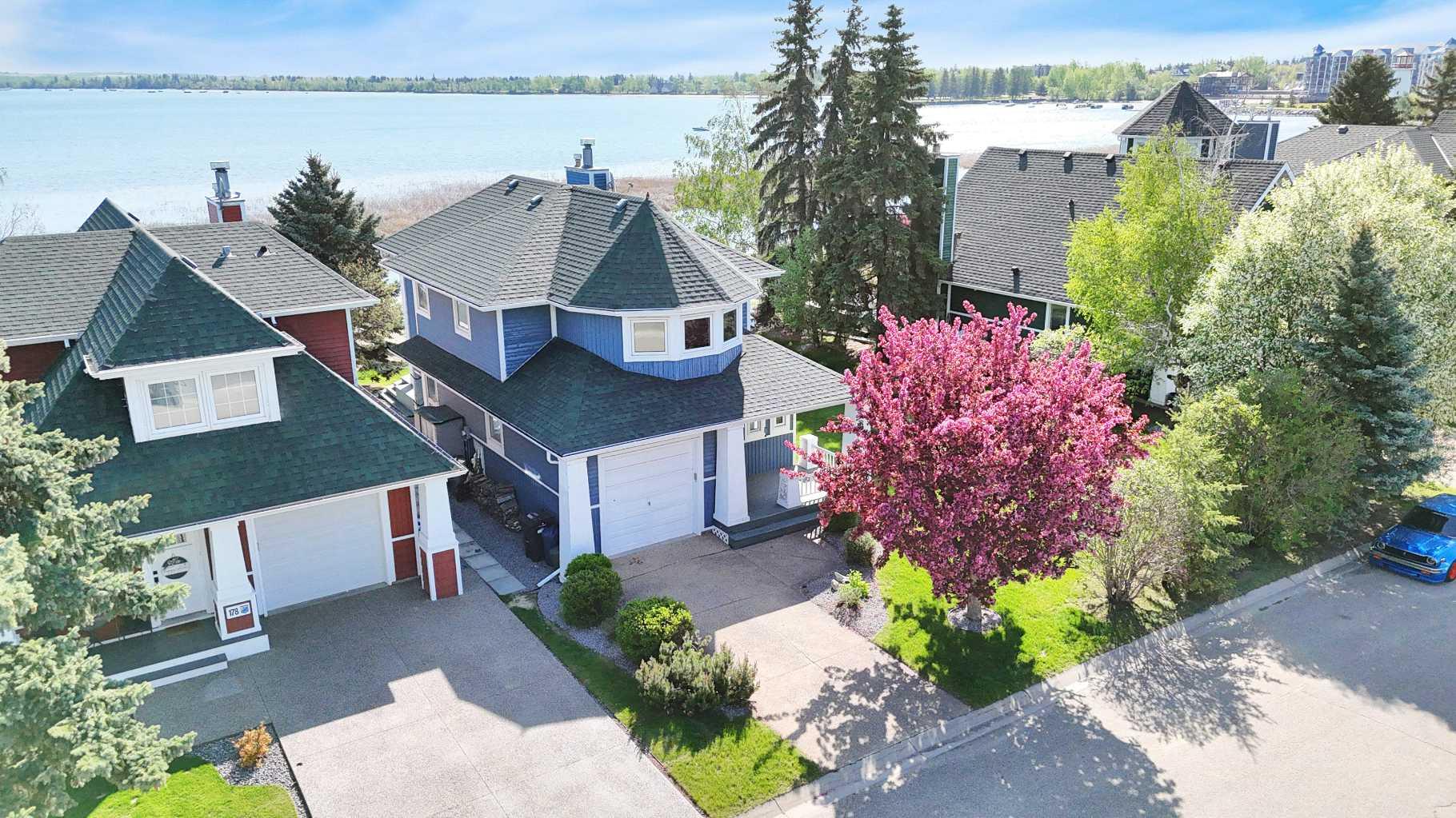 180 Marina Bay Ct, Sylvan Lake, AB T4S 1E9