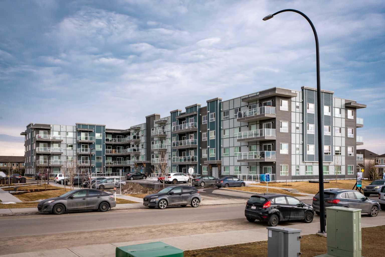 40 Carrington Plaza Nw Unit 215, Calgary, AB T3P 1X7