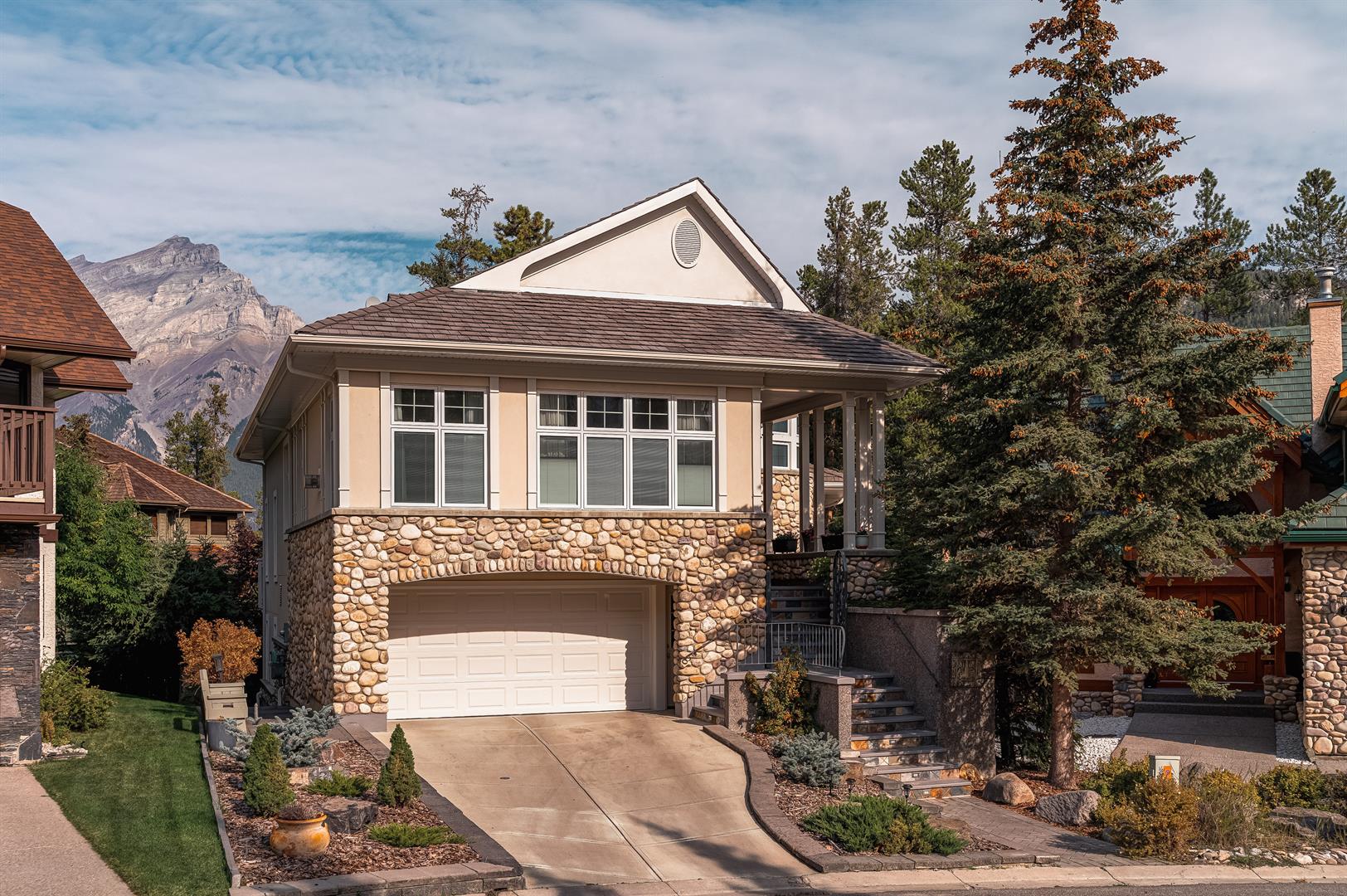 107 Lougheed Cir, Banff, AB T1L 1B9