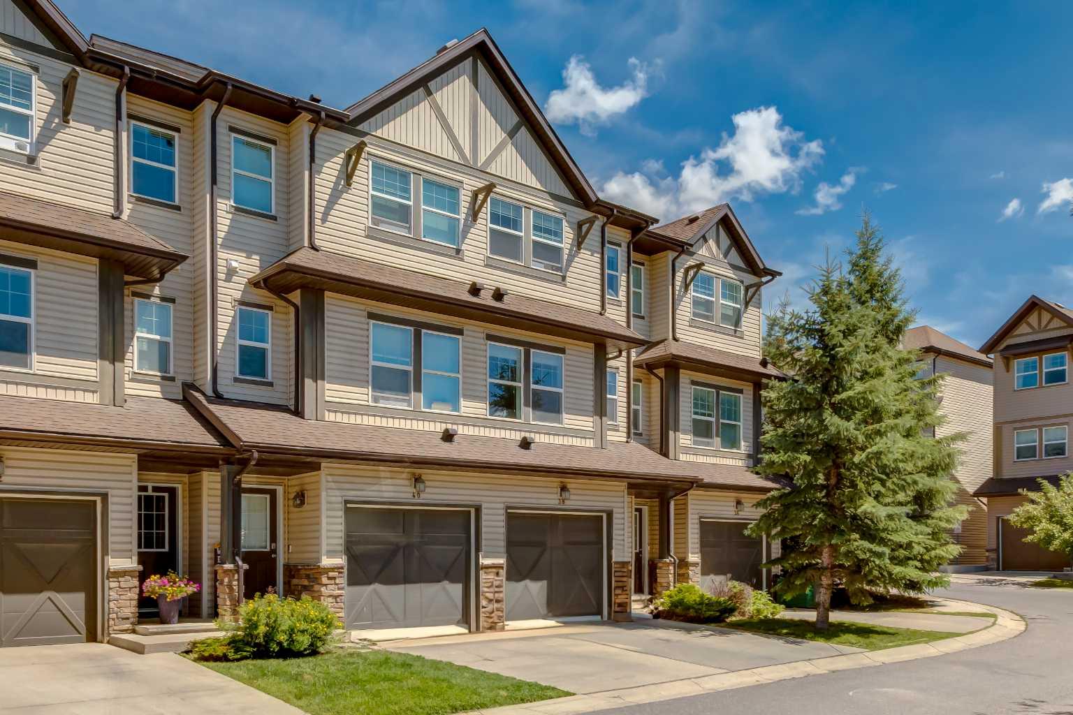 28 Heritage Drive Unit 38, Cochrane, AB T4C 0J8