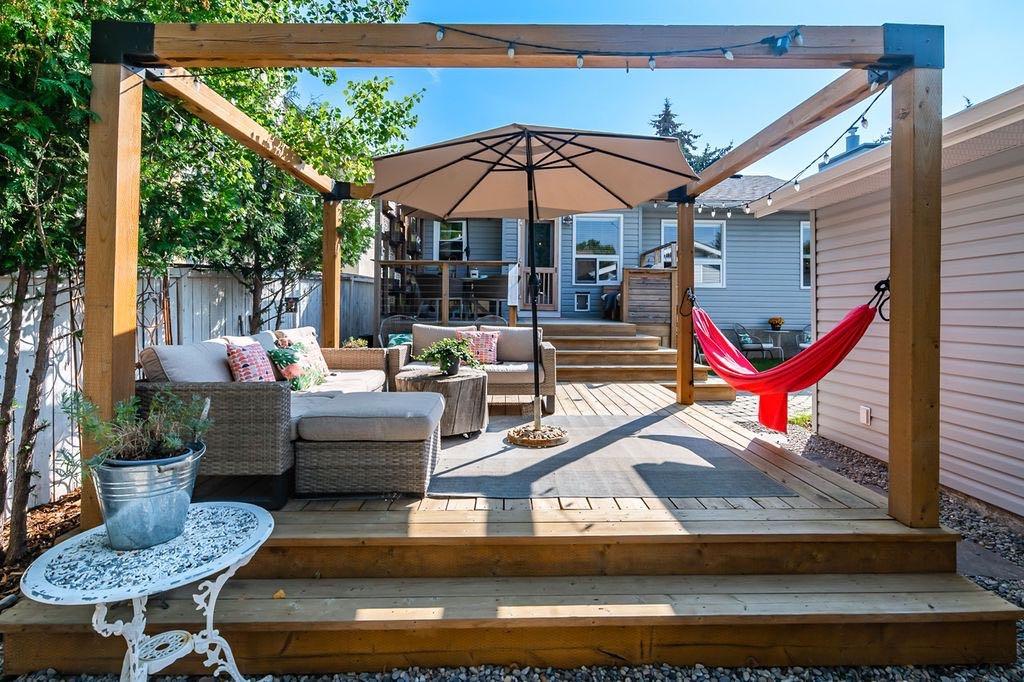 14 Cimarron Way, Okotoks, AB T1S 1M7
