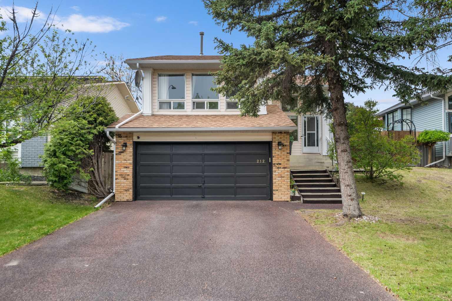 212 Woodbine Blvd SW, Calgary, AB T2W 4K5
