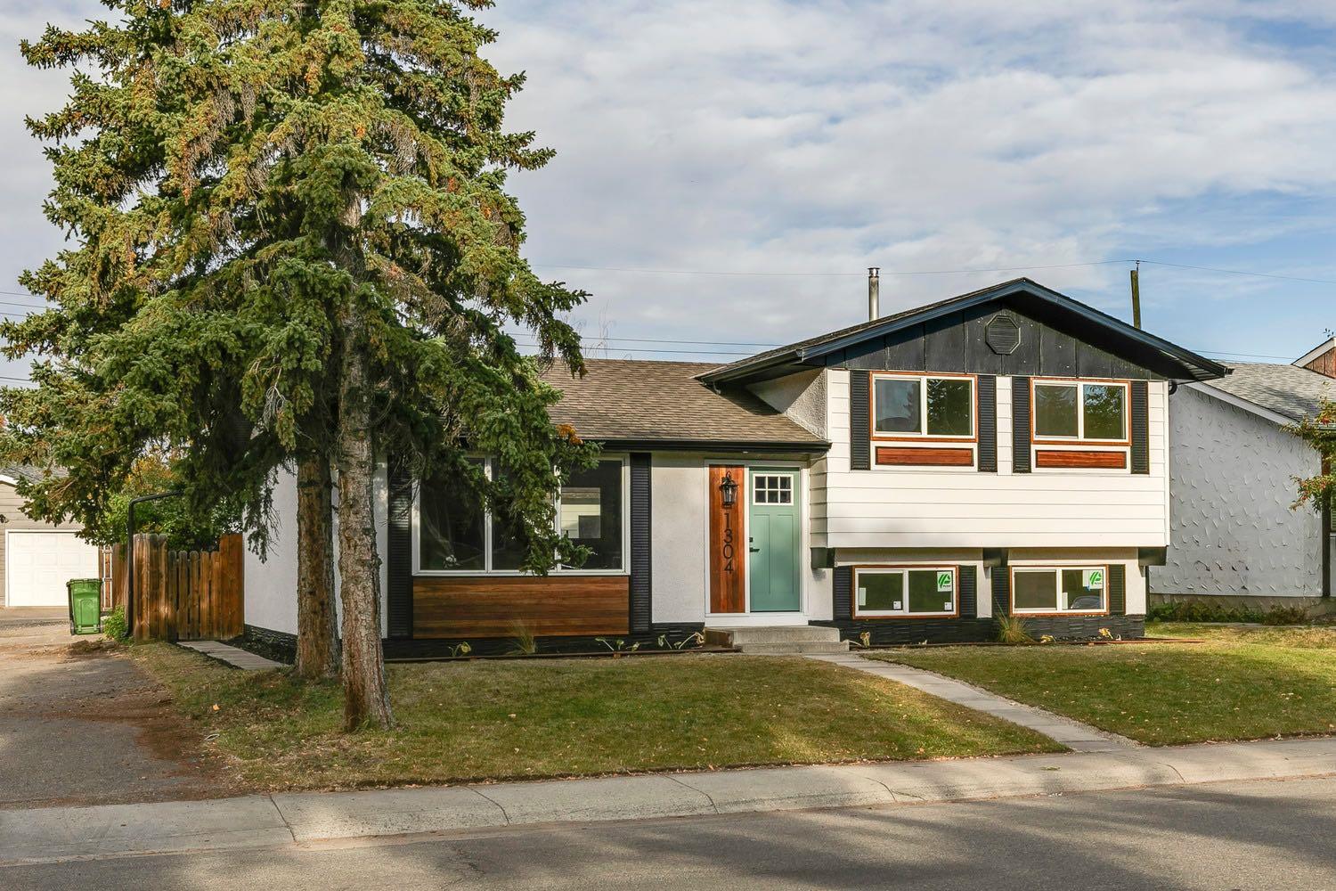 1304 Lake Sylvan Dr SE, Calgary, AB T2J 4C8