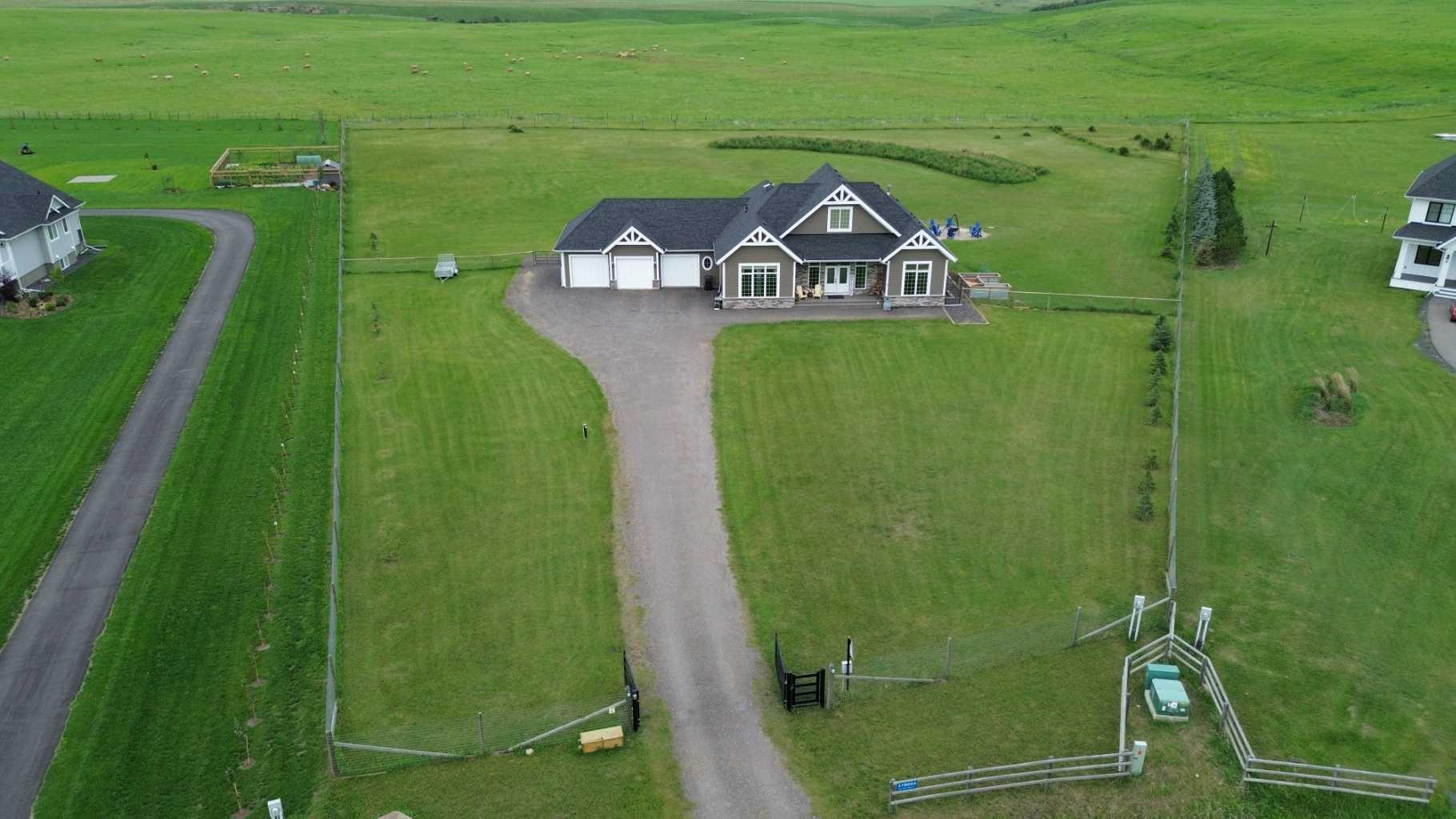 378054 Tiki Ranch Pl W, Rural Foothills County, AB T1S 1A7