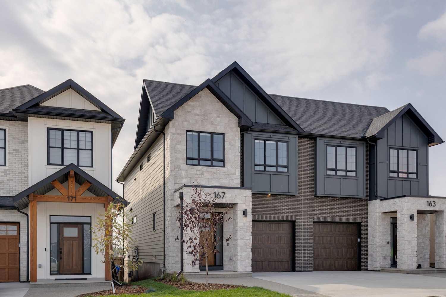167 Greenwich Dr NW, Calgary, AB T3B 6N9