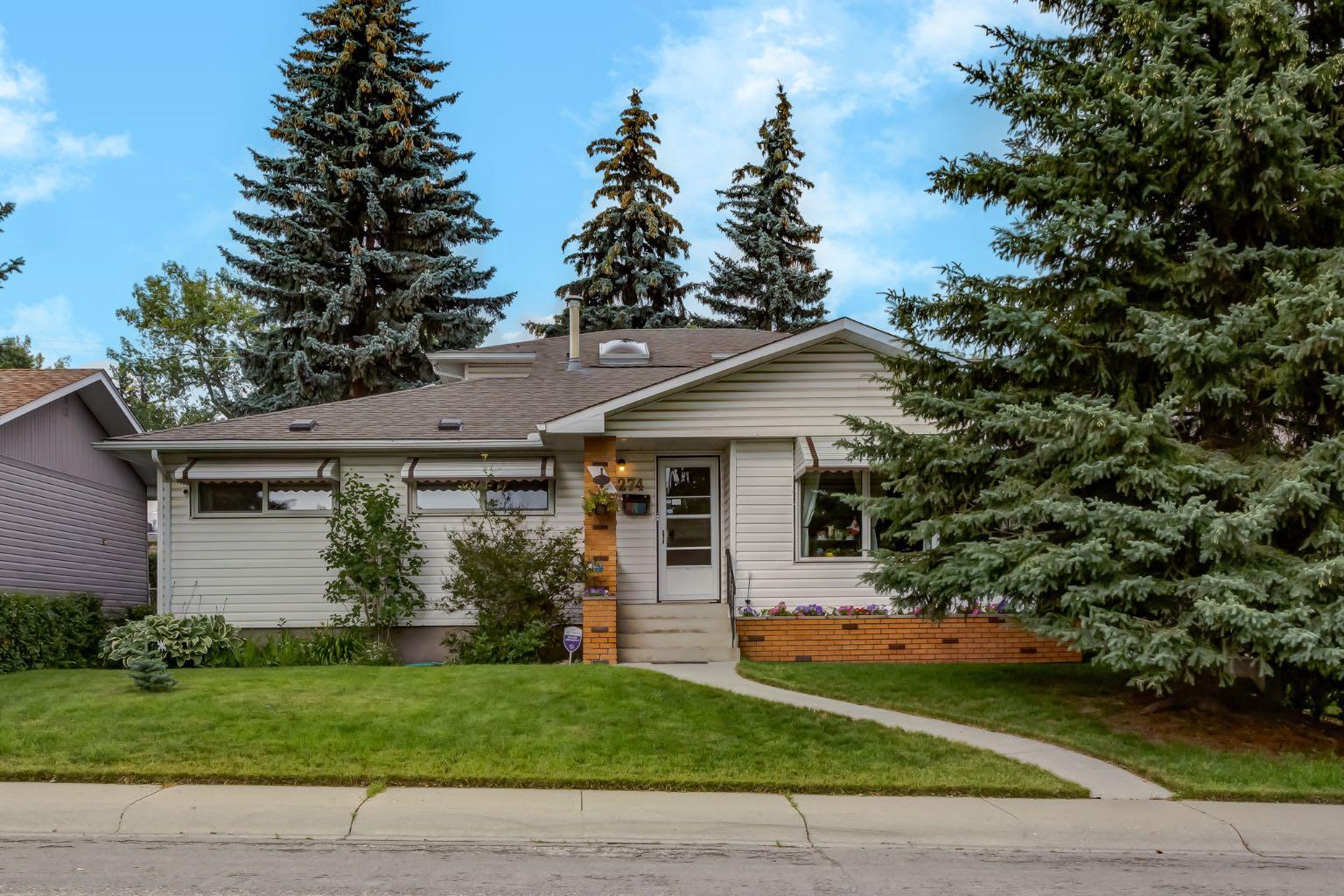 274 Carragana Cres NW, Calgary, AB T2L 1B1