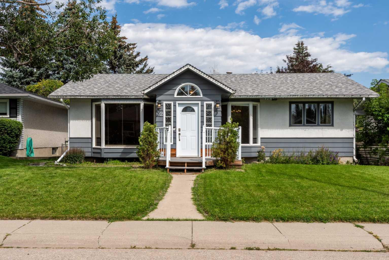32 Atlanta Cres SE, Calgary, AB T2J 0Y1