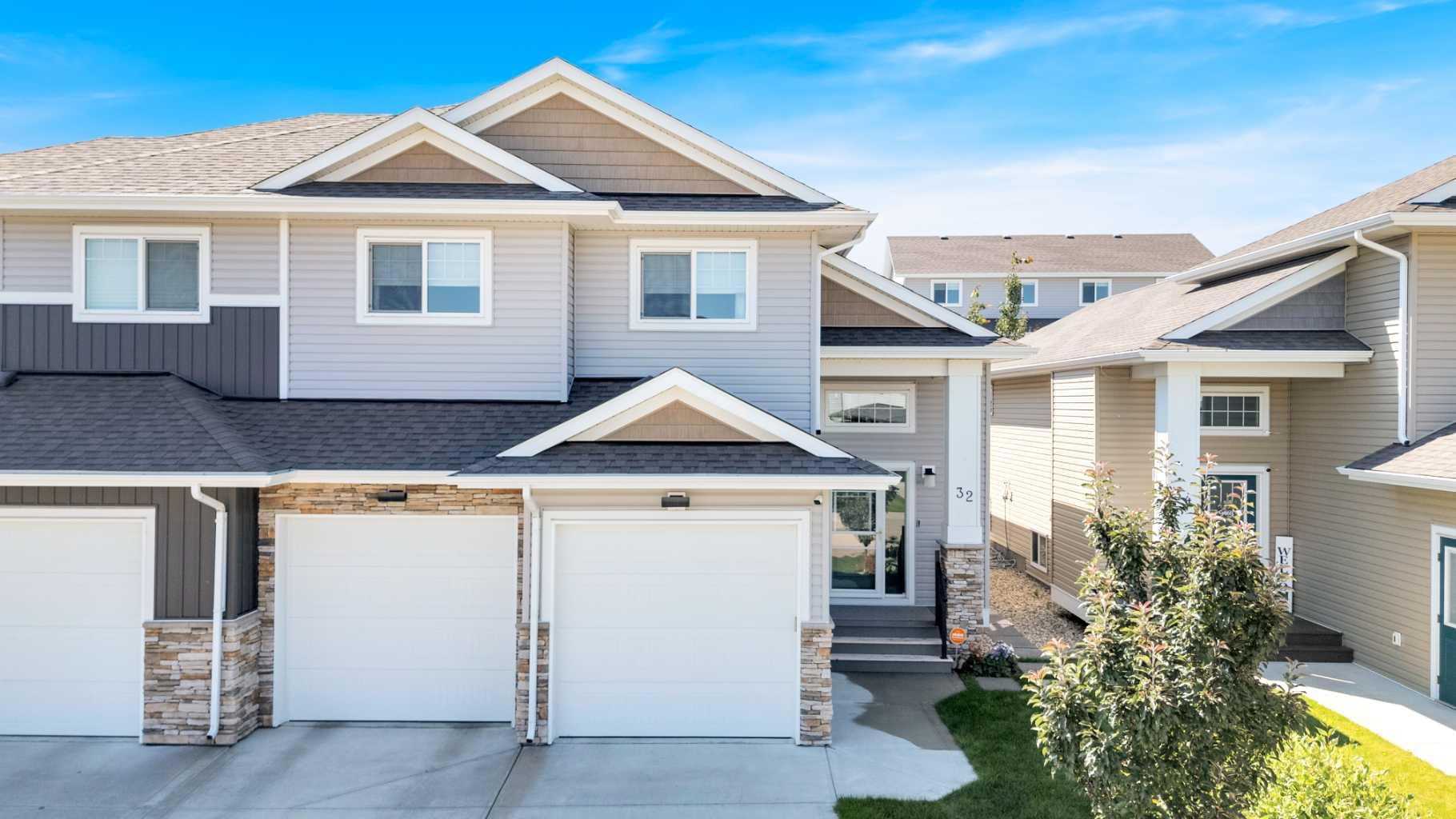 32 Cameron Close, Sylvan Lake, AB T4S 0N5