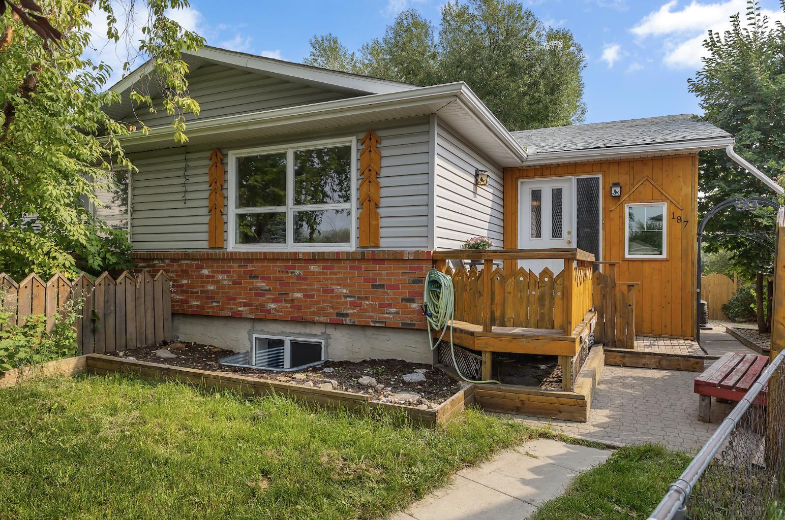 187 Deerview Way SE, Calgary, AB T2X 3R8