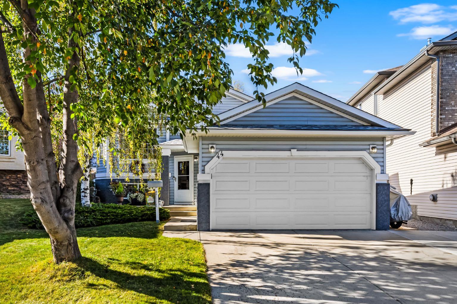 44 Harvest Park Rd NE, Calgary, AB T3K 4H8