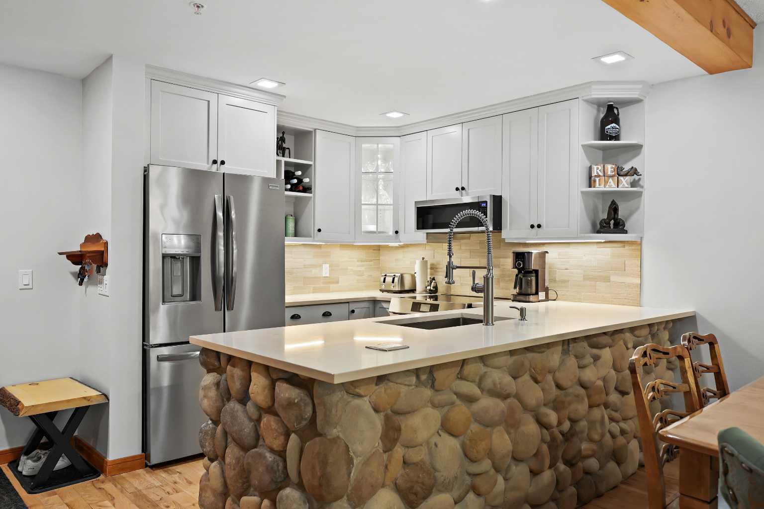 104 Armstrong Place Unit 216, Canmore, AB T1W 3L5