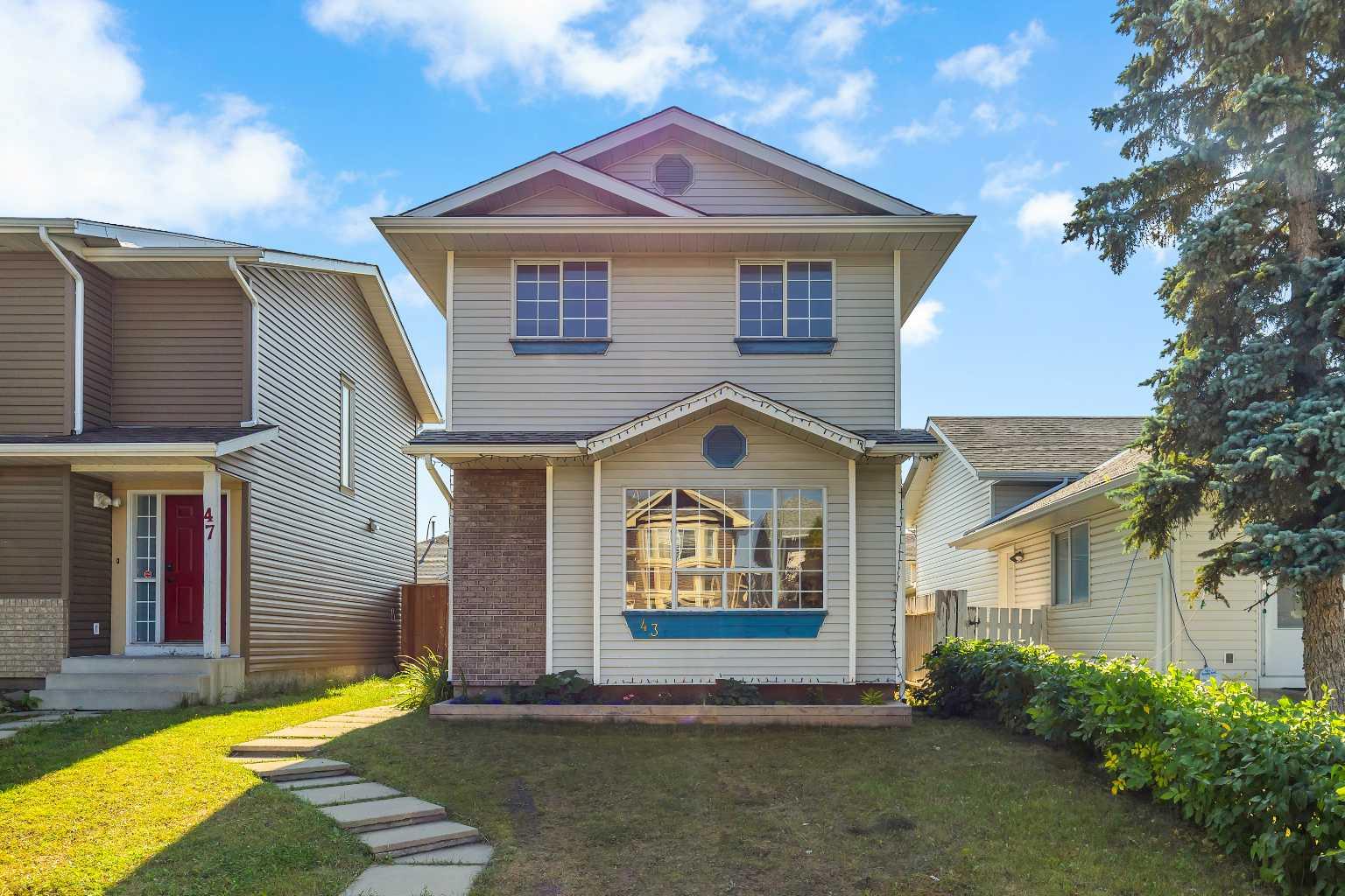 43 Martinwood Rd NE, Calgary, AB T3J 3G6