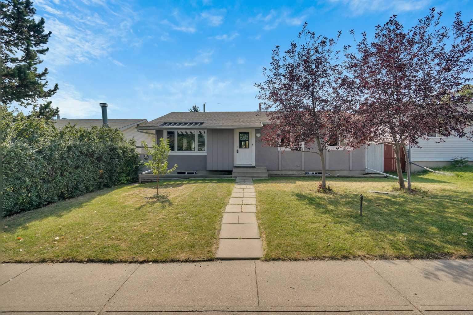 208 Maddock Way NE, Calgary, AB T2A 3X3