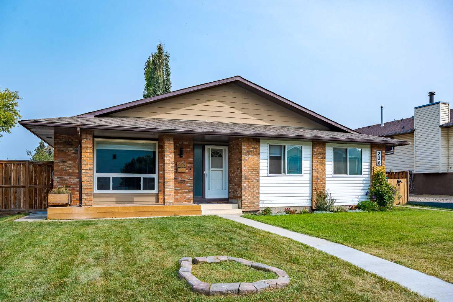 224 Jensen Dr NE, Airdrie, AB T4B 1P7