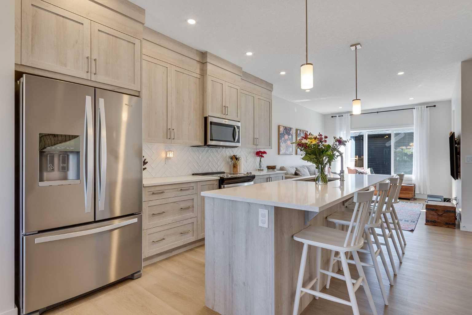 94 Silverton Glen Gate SW, Calgary, AB T2X 5C4