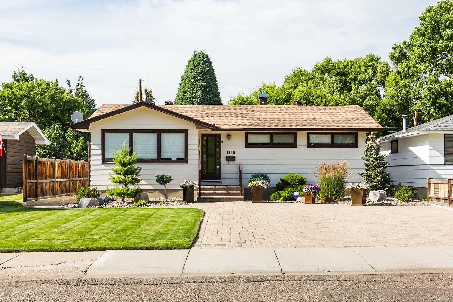17 Avenue S Unit 1309, Lethbridge, AB T1J 1K9