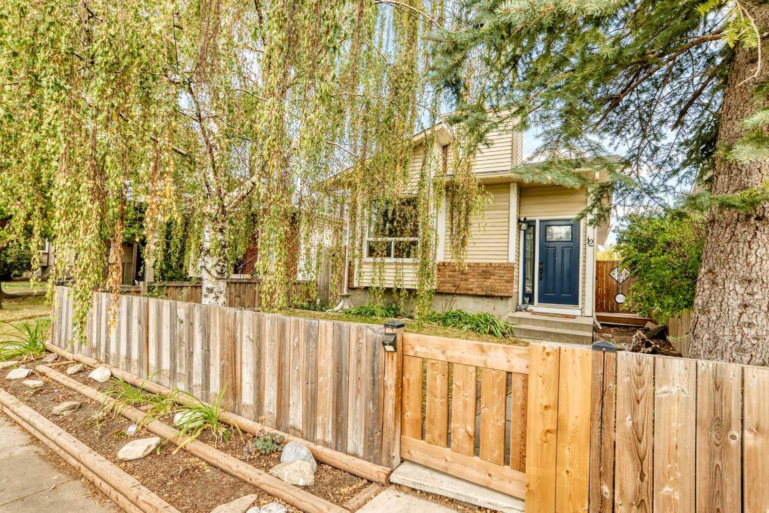 12 Taraglen Rd NE, Calgary, AB T3J 2N7
