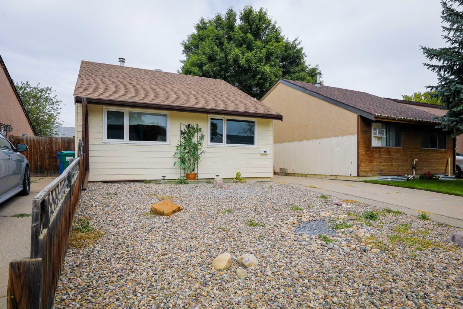1121 St David Rd N, Lethbridge, AB T1H 5A5