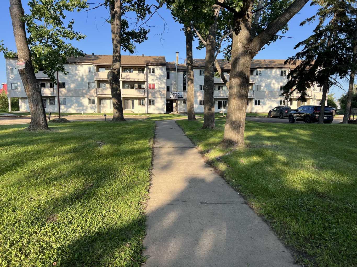 5117 44 Street Unit 104, High Prairie, AB T0G 1E0