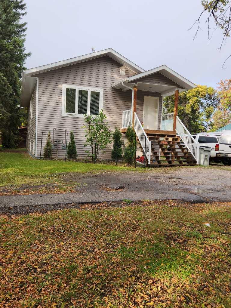 4832 57 Avenue, High Prairie, AB T0G 1E0