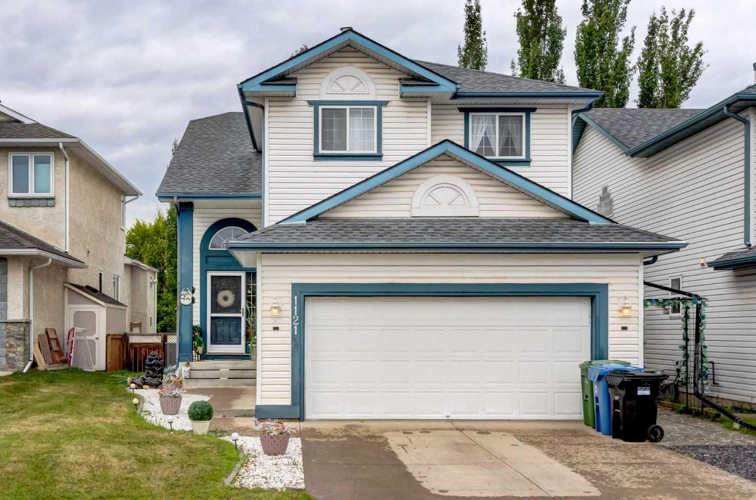 1121 Sierra Morena Ct SW, Calgary, AB T3H 3N1