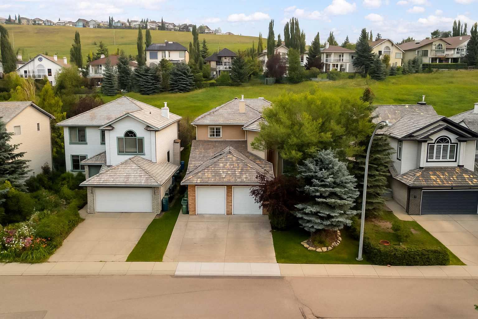 181 Gleneagles Vw, Cochrane, AB T4C 1W2