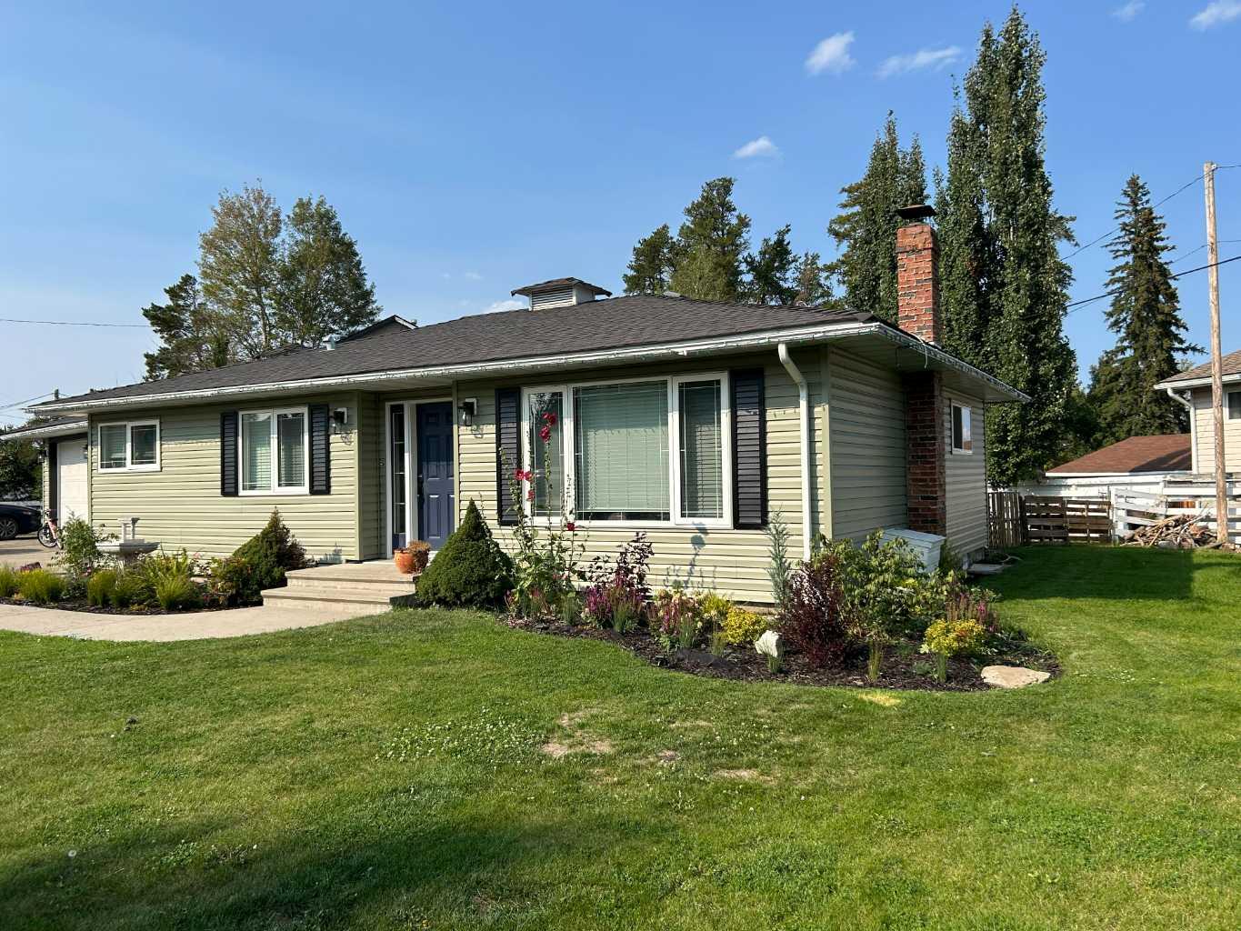 30 Sandy Dr, Whitecourt, AB T7S 1G9