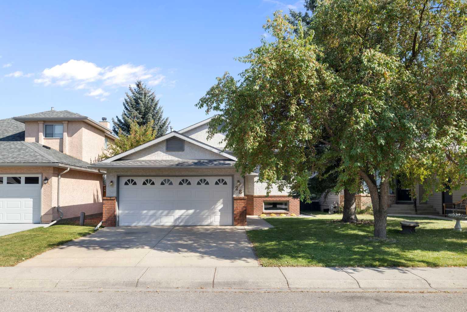 28 Millrise Close SW, Calgary, AB T2Y 2T3