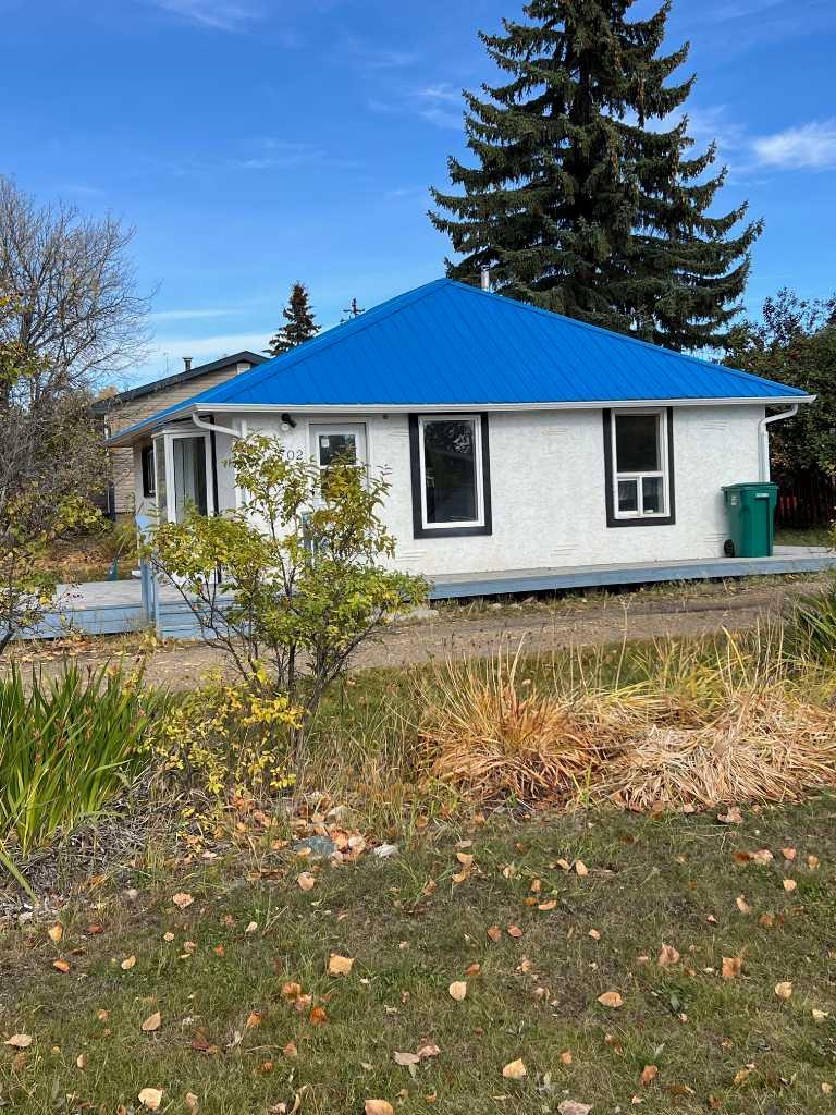 702 6 Avenue, Beaverlodge, AB T0H 0C0