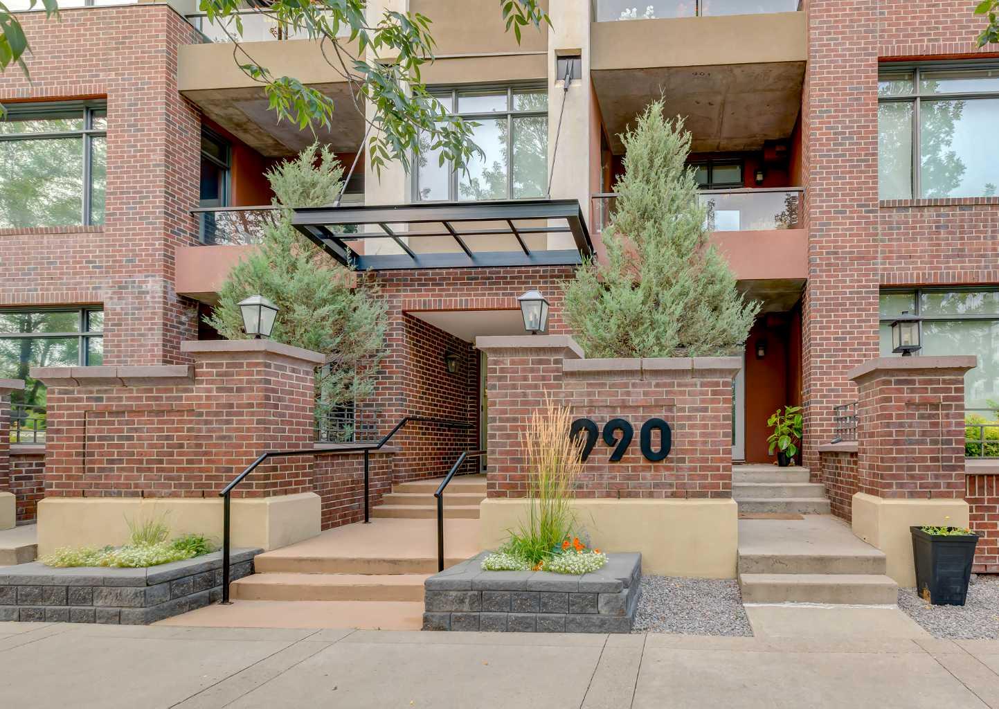 990 Centre Avenue Ne Unit 628, Calgary, AB T2E 2M9