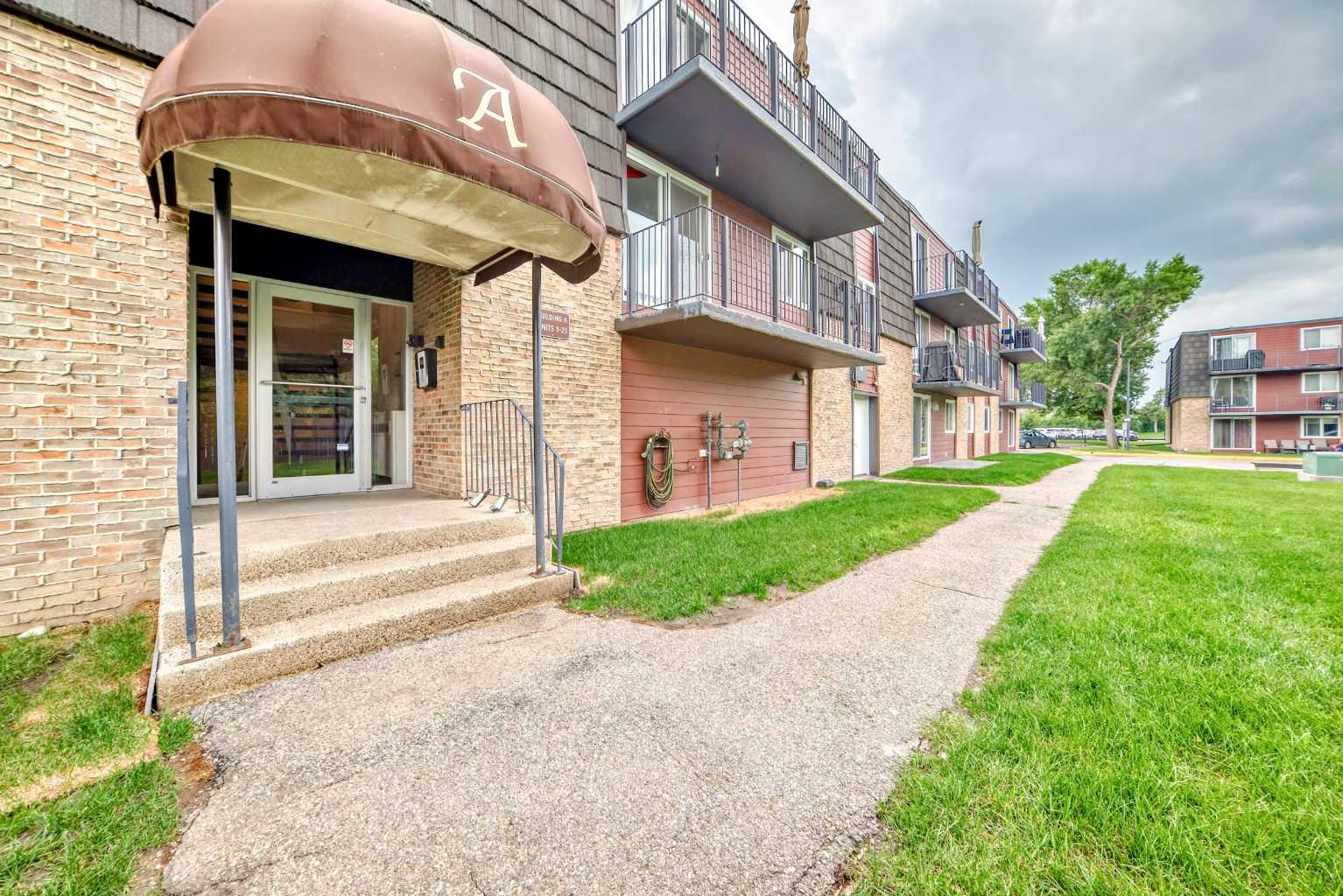 80 Galbraith Drive Sw Unit 2a, Calgary, AB T3E 3H2